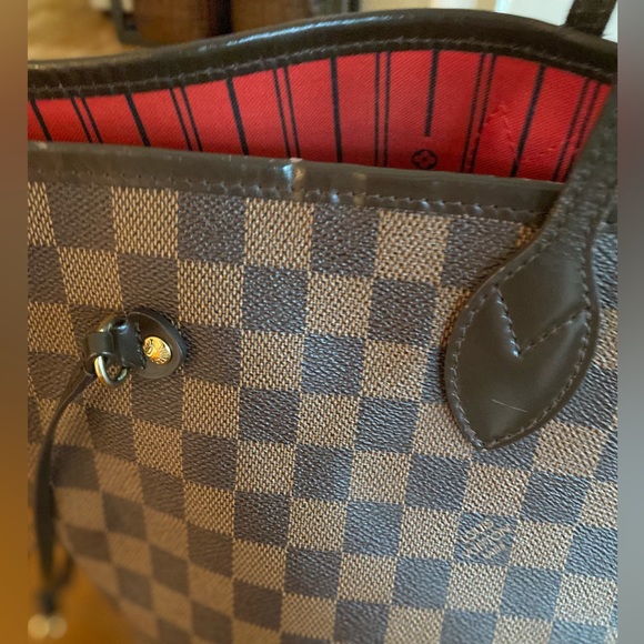 LOUIS VUITTON NEVERFULL GM
Damier Ebene - Picture 8 of 11